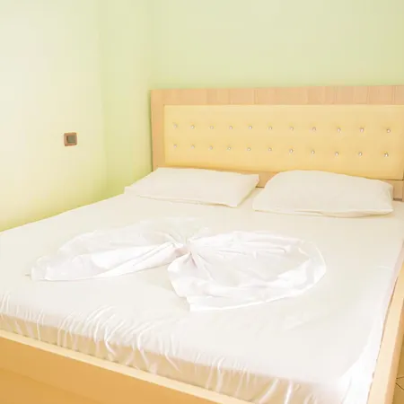 Xhejsoni Hotel *