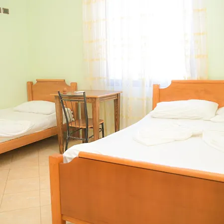 Hotel Xhejsoni *