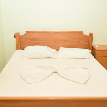 Hotel Xhejsoni *