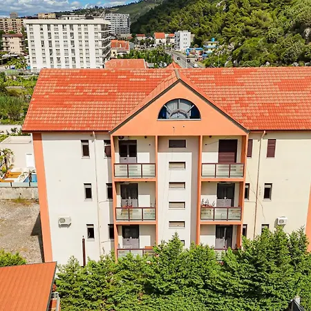Xhejsoni Hotel *
